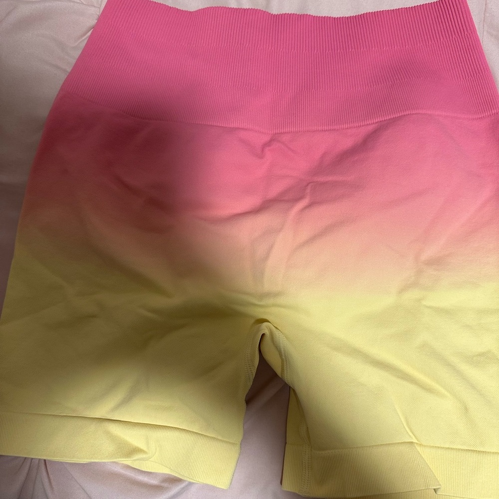 Peachy Bunz Ombré shorts